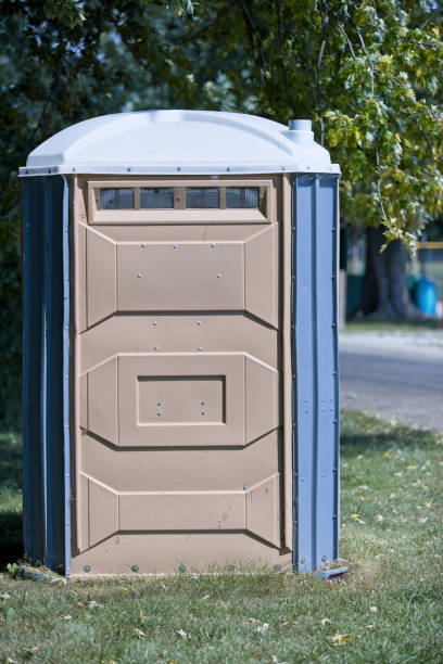 Best Luxury portable toilet rental  in Lyons, KS